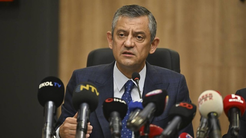 Özel'den İzmir'deki greve ilişkin açıklama: İşçinin hakları varsa, belediyenin de hakları var
