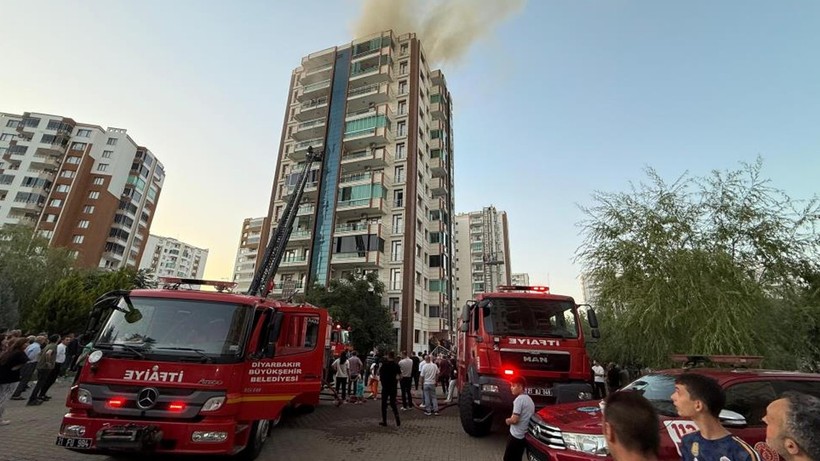 Diyarbakır'da yangın dehşeti: 4 kişi hayatını kaybetti