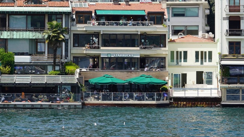İstanbul Boğazı'nda dev satın alma! Starbucks'ın Bebek'teki yalısı artık Kahve Dünyası'nın sahibinin