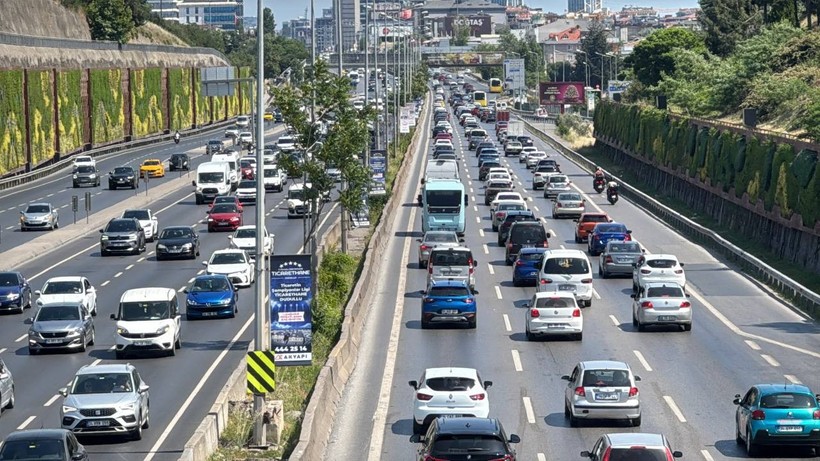 İstanbul'da bayram trafiği: Yoğunluk yüzde 54'e ulaştı