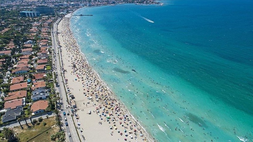 Bayram tatilinde Çeşme’ye yoğun ilgi: Nüfus 1 milyonu aştı