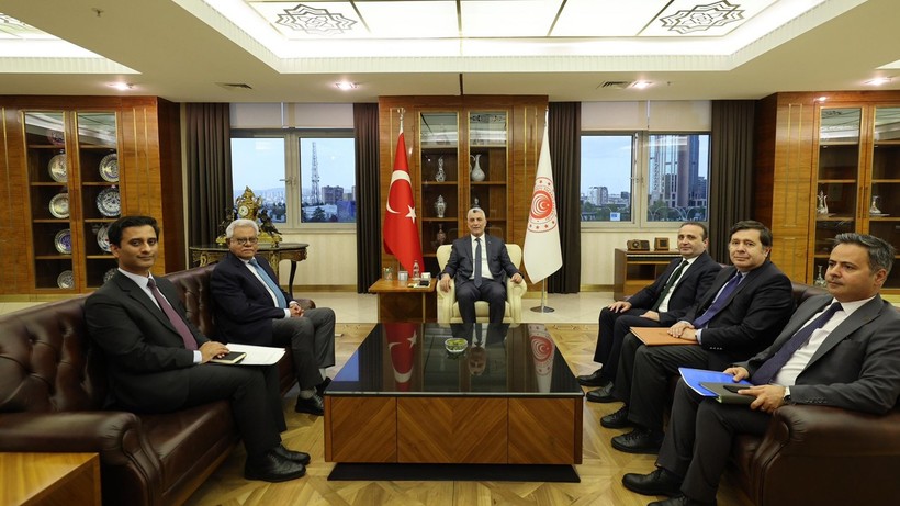 Bakan Bolat, Pakistan'ın Ankara Büyükelçisi Cüneyd ile bir araya geldi