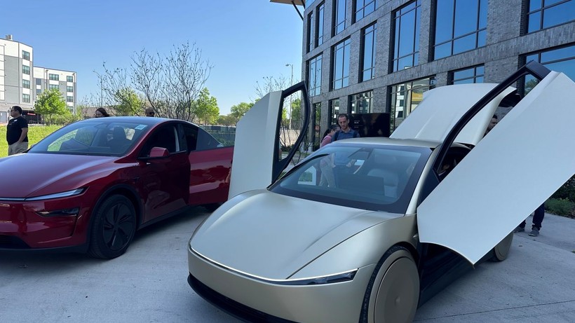 Sürücüsüz otomobiller geliyor! Elon Musk robotaksi için tarih verdi
