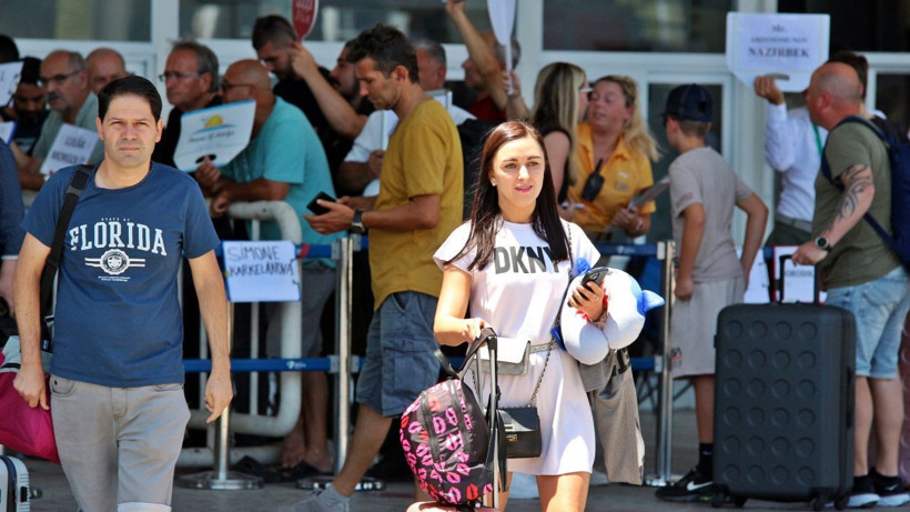 Bölgesel krizler turizmi olumsuz etkiledi: Antalya'da turist hedefi düşürüldü!