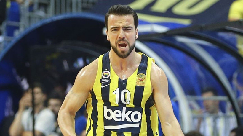 Kaptan takımda kalıyor: Fenerbahçe'de Melih Mahmutoğlu’nun sözleşmesi uzatıldı