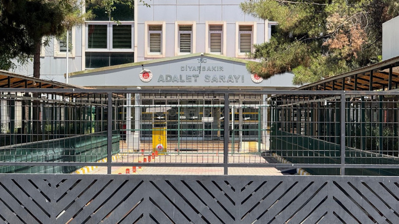 Kardeşlerine hayvan dışkısı yedirdiği iddia edilmişti! Gözaltına alınan ağabey adli kontrolle serbest bırakıldı