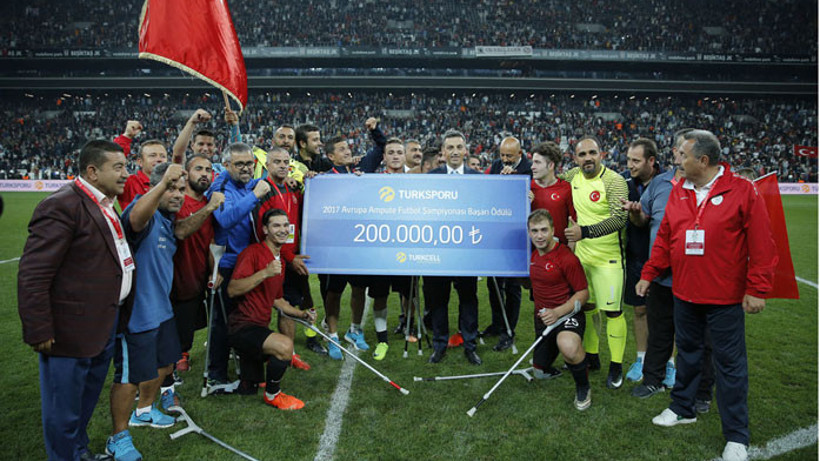 Ampute Milli Futbol Takımı'na Turkcell'den ödül