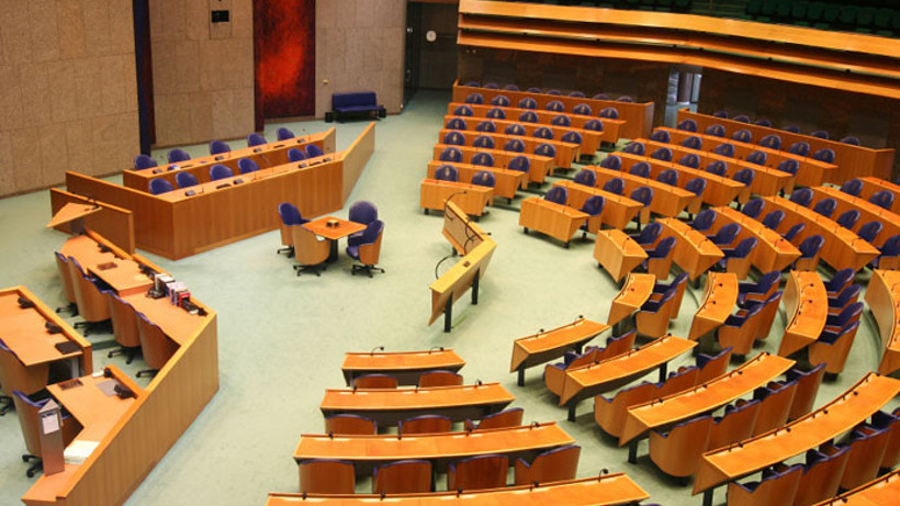 Hollanda'da hükümeti kurma görevi Rutte'a verildi