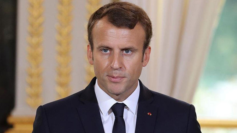 Macron'a 'Esed'in şeref nişanını geri al' çağrısı