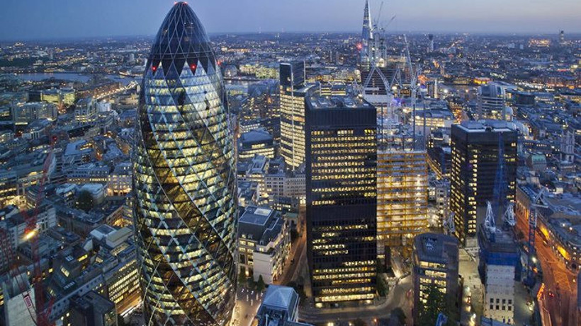 Fitch ve S&P Birleşik Krallık'ın kredi notunu teyid etti