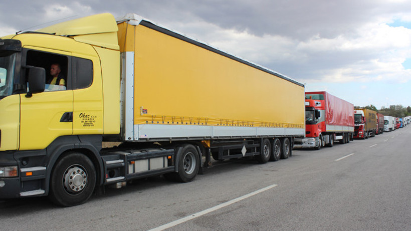 Kapıkule'de 12 km TIR kuyruğu
