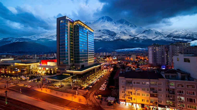 Radisson Blu Hotel 2018'den umutlu