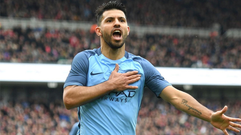 Agüero’nun kaburgaları kırıldı