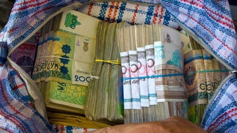 "Dalgalı kur"la Özbekistan somu yüzde 92,4 değer kaybetti