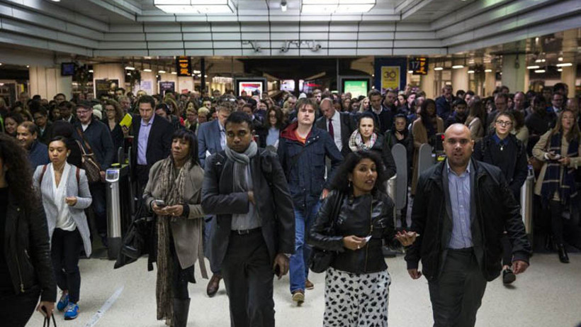 Londra'da metro istasyonunda yangın alarmı