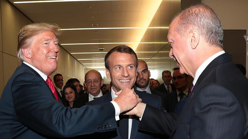 NATO Zirvesi'nde samimi poz