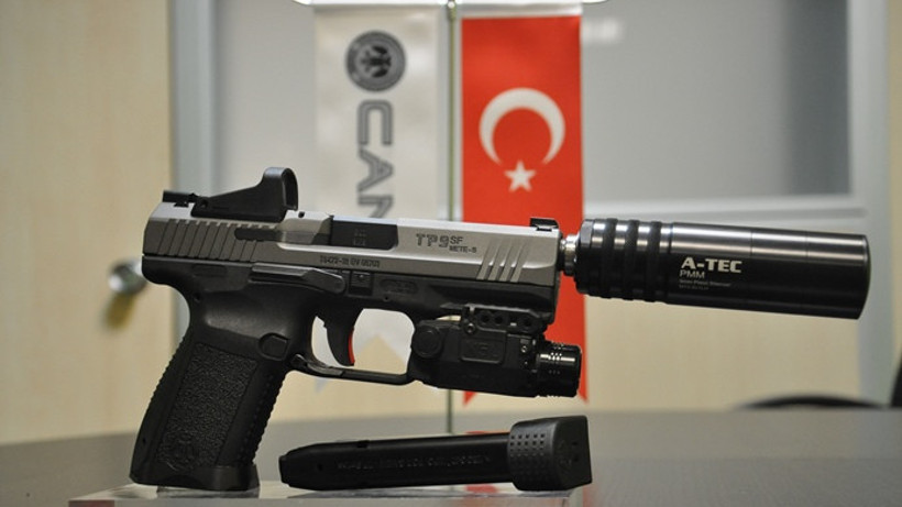Filipin polisine Türk malı silah