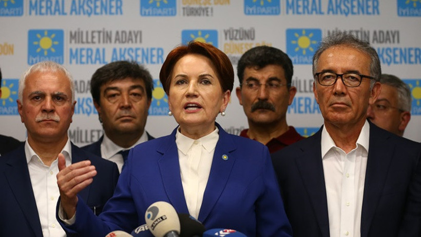 Akşener, partisinin genel merkezinde açıklama yaptı