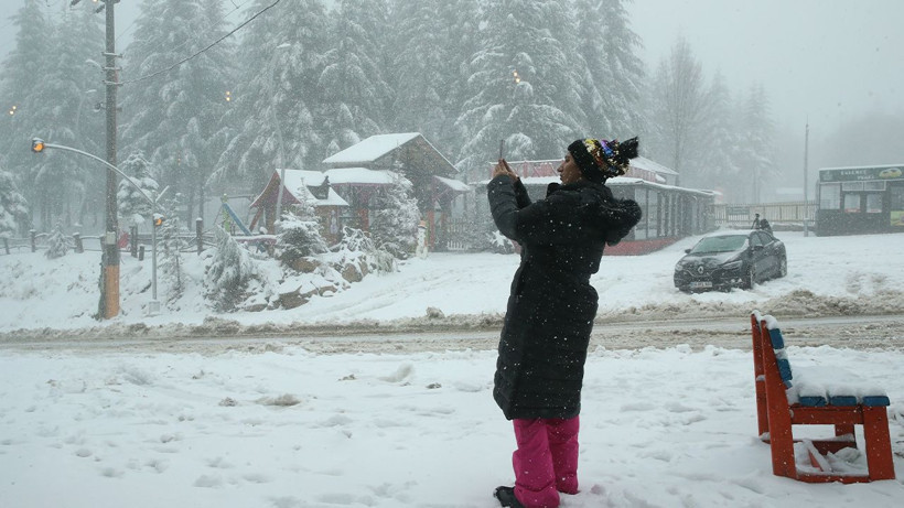 İstanbul'a en yakın kış turizm merkezi Kartepe beyaza büründü - Resim: 1