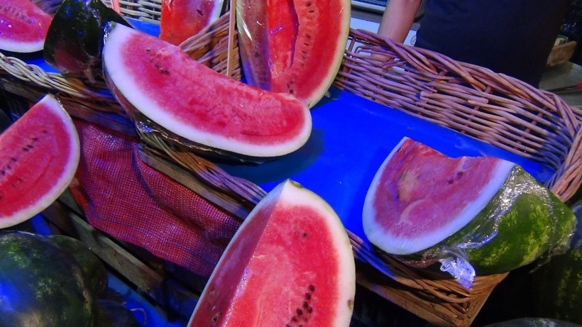 Karpuz tezgahlarda yerini aldı: Fiyatı dudak uçuklattı - Resim: 3