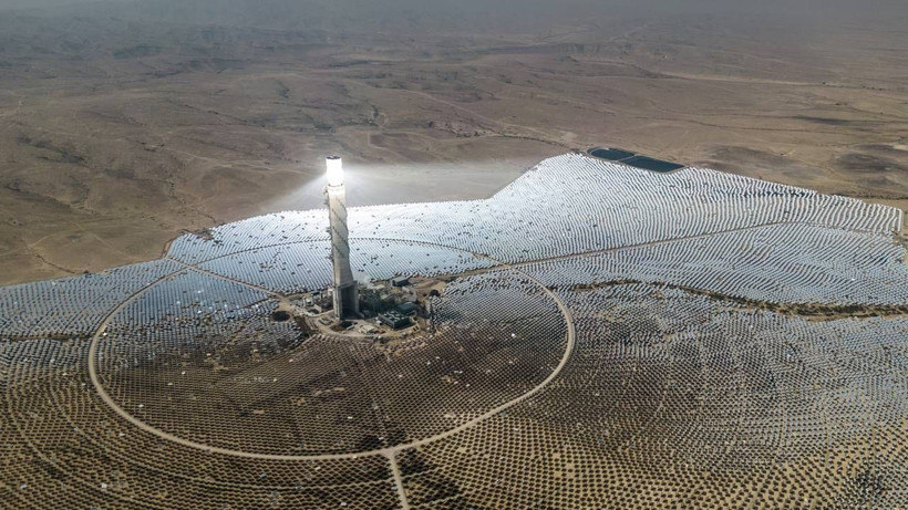 İsrail'de çöle 'Yüzüklerin Efendisi'ni çağrıştıran enerji santrali - Resim: 1