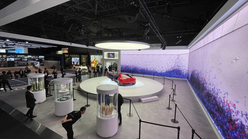 Yeni nesil araçlar, uçan arabalar ve robotlar görücüye çıktı - Resim: 18