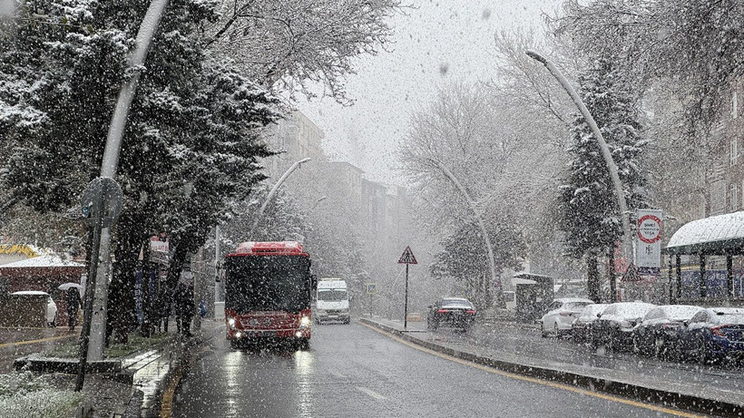 Ankara beyaza büründü: Kar yağışı nedeniyle okullar kapalı - Resim: 3