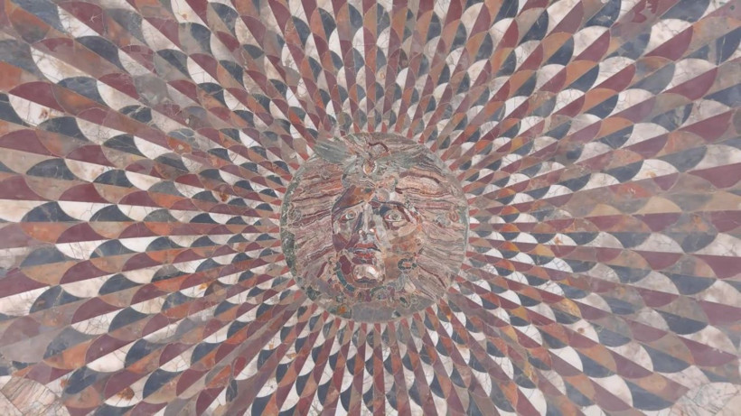 2 bin yıllık dişi canavar figürü! Medusa mozaiği tüm ihtişamıyla ziyaretçilerini bekliyor - Resim: 1