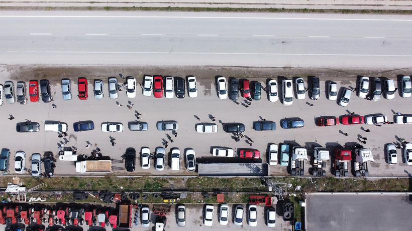 İkinci el oto pazarında bayram sonrası hayal kırıklığı: Bakan çok, alan yok - Resim: 6