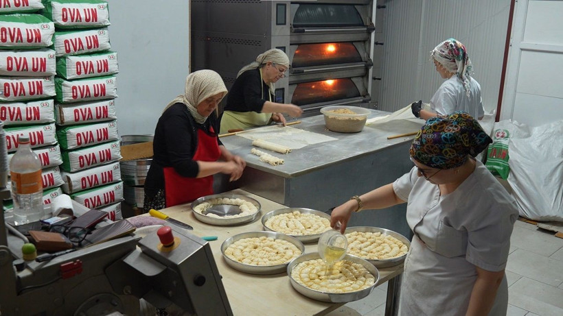 Beypazarı’nda bayramın habercisi 80 katlı baklava: Siparişlere yetişemiyorlar - Resim: 1