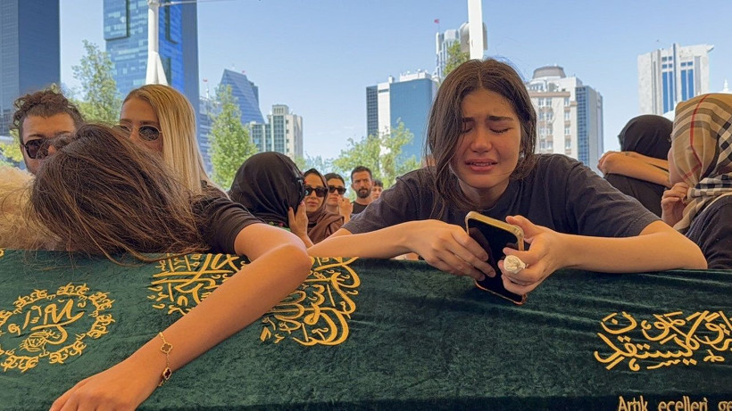 Nihal Candan’a veda: Gözyaşlarıyla son yolculuğuna uğurlandı - Resim: 5