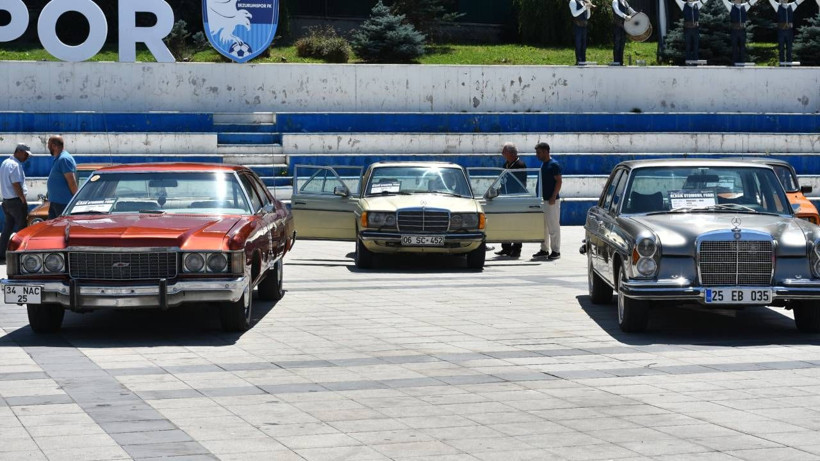 Bu fuarın en genci 35 yaşında! Klasik otomobiller görücüye çıktı - Resim: 5