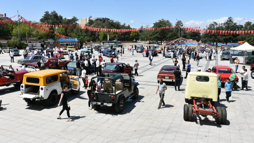 Bu fuarın en genci 35 yaşında! Klasik otomobiller görücüye çıktı - Resim: 8