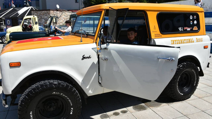 Bu fuarın en genci 35 yaşında! Klasik otomobiller görücüye çıktı - Resim: 2