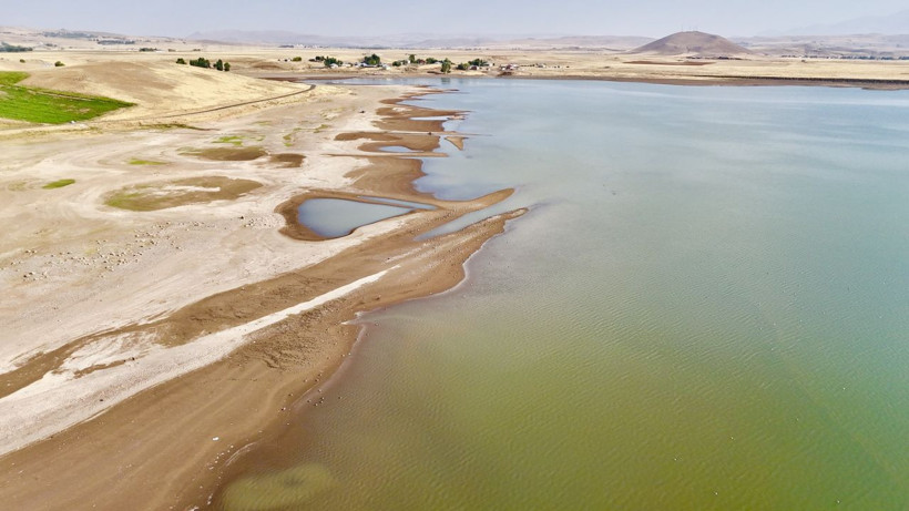 Önce zirai don şimdi kuraklık... Görüntüler korkunç: Türkiye'nin en büyük gölleri ve nehirleri çöle döndü! - Resim: 8