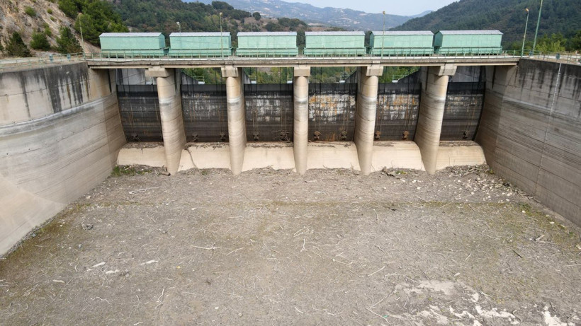 Önce zirai don şimdi kuraklık... Görüntüler korkunç: Türkiye'nin en büyük gölleri ve nehirleri çöle döndü! - Resim: 4