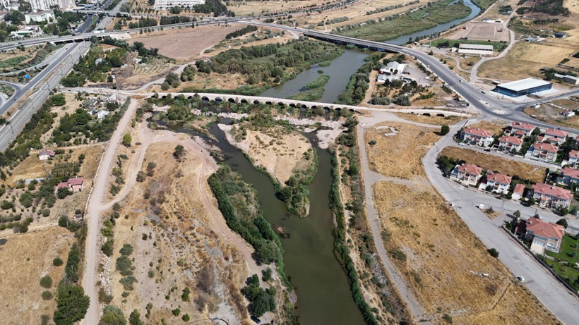 Önce zirai don şimdi kuraklık... Görüntüler korkunç: Türkiye'nin en büyük gölleri ve nehirleri çöle döndü! - Resim: 11