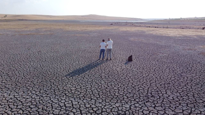 Önce zirai don şimdi kuraklık... Görüntüler korkunç: Türkiye'nin en büyük gölleri ve nehirleri çöle döndü! - Resim: 2