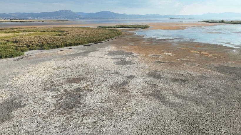 Önce zirai don şimdi kuraklık... Görüntüler korkunç: Türkiye'nin en büyük gölleri ve nehirleri çöle döndü! - Resim: 9