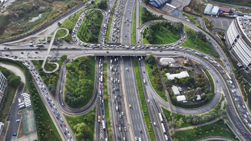 Okullar açıldı, İstanbul'da trafik yoğunluğu yüzde 70'e ulaştı - Resim: 10