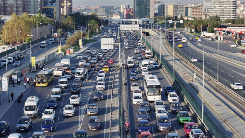 Haftanın ikinci gününde İstanbul'da trafik yüzde 60'a ulaştı - Resim: 6