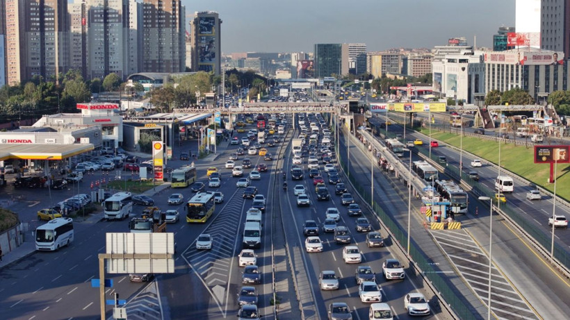 Haftanın ikinci gününde İstanbul'da trafik yüzde 60'a ulaştı - Resim: 7