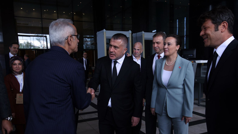 Bakan Uraloğlu DÜNYA’nın ‘Sürdürülebilir Ulaştırma Zirvesi’nde konuştu: Referans olacak - Resim : 2
