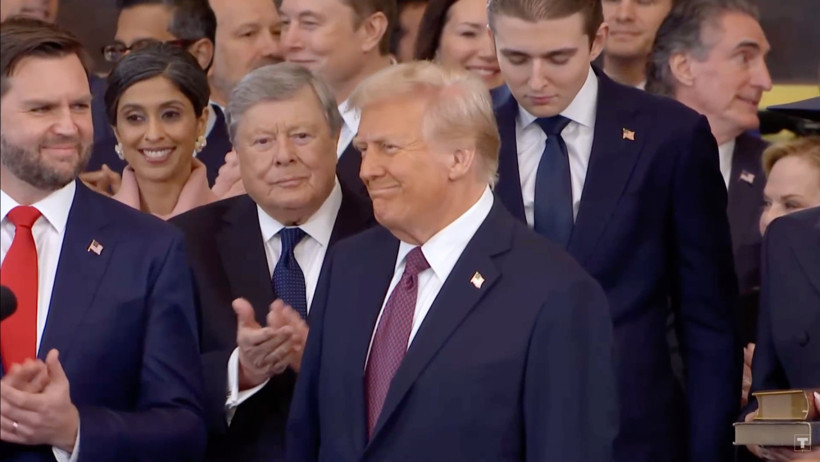 Dünya Trump'ın yemin töreninde çekilen fotoğrafı konuşuyor! Daron Acemoğlu da topa girdi - Resim : 2