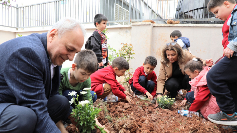 'Yeşil Okullar ve Doğanın Genç Savunucuları Projesi' ile minik eller toprağa hayat verdi - Resim : 1