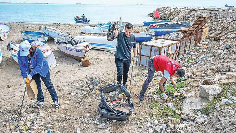 Mersinde sahillerden 580 kilogram atık toplandı - Resim : 1