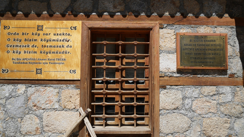 Orda bir köy var uzakta... Her yıl binlerce turist ziyaret ediyor - Resim : 2