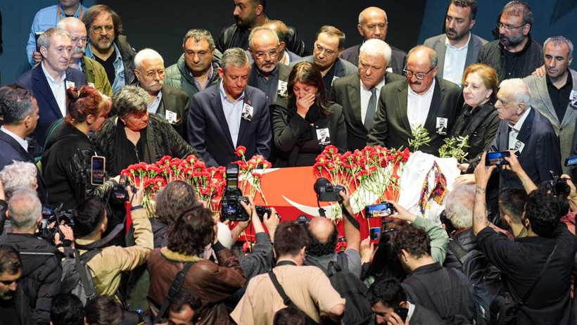 Sırrı Süreyya Önder son yolculuğuna uğurlandı - Resim : 2