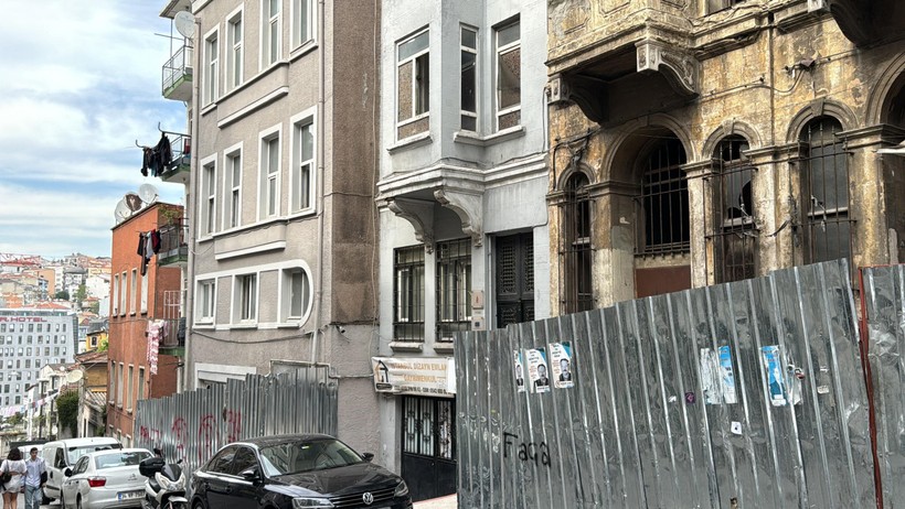CHP lideri Özgür Özel’e saldıran şüphelinin kaldığı otel mühürlendi - Resim : 1