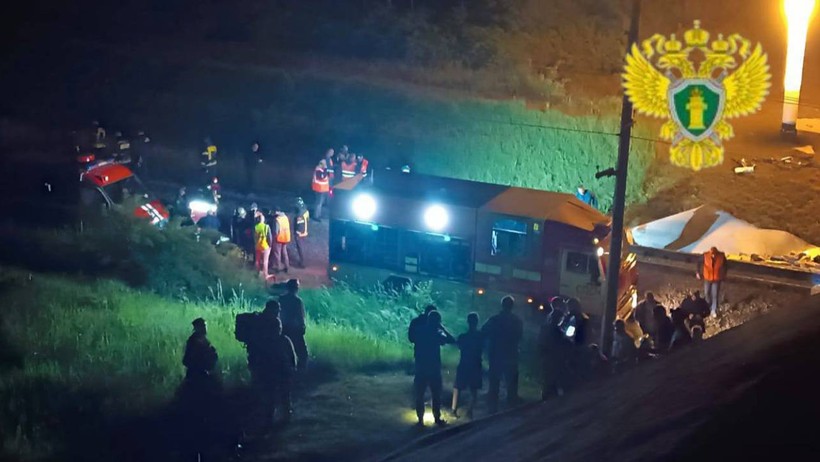 Rusya’da köprü yolcu treninin üzerine çöktü: 7 ölü, 66 yaralı - Resim : 1